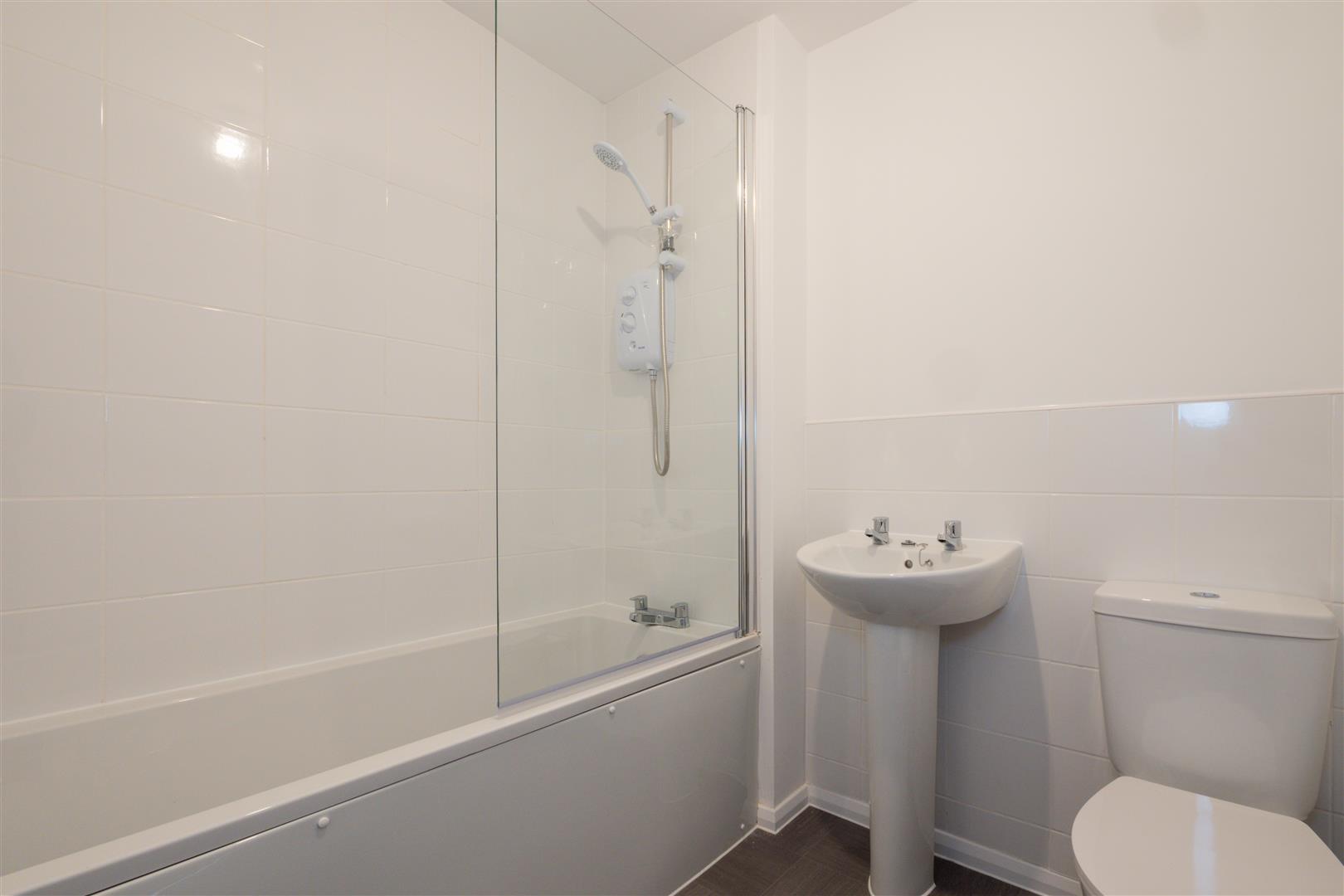 2 Bedroom House To Rent image 12